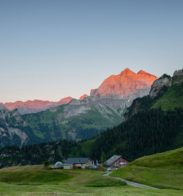 Berggasthaus Gitschenen im Abendrot, Abendrot