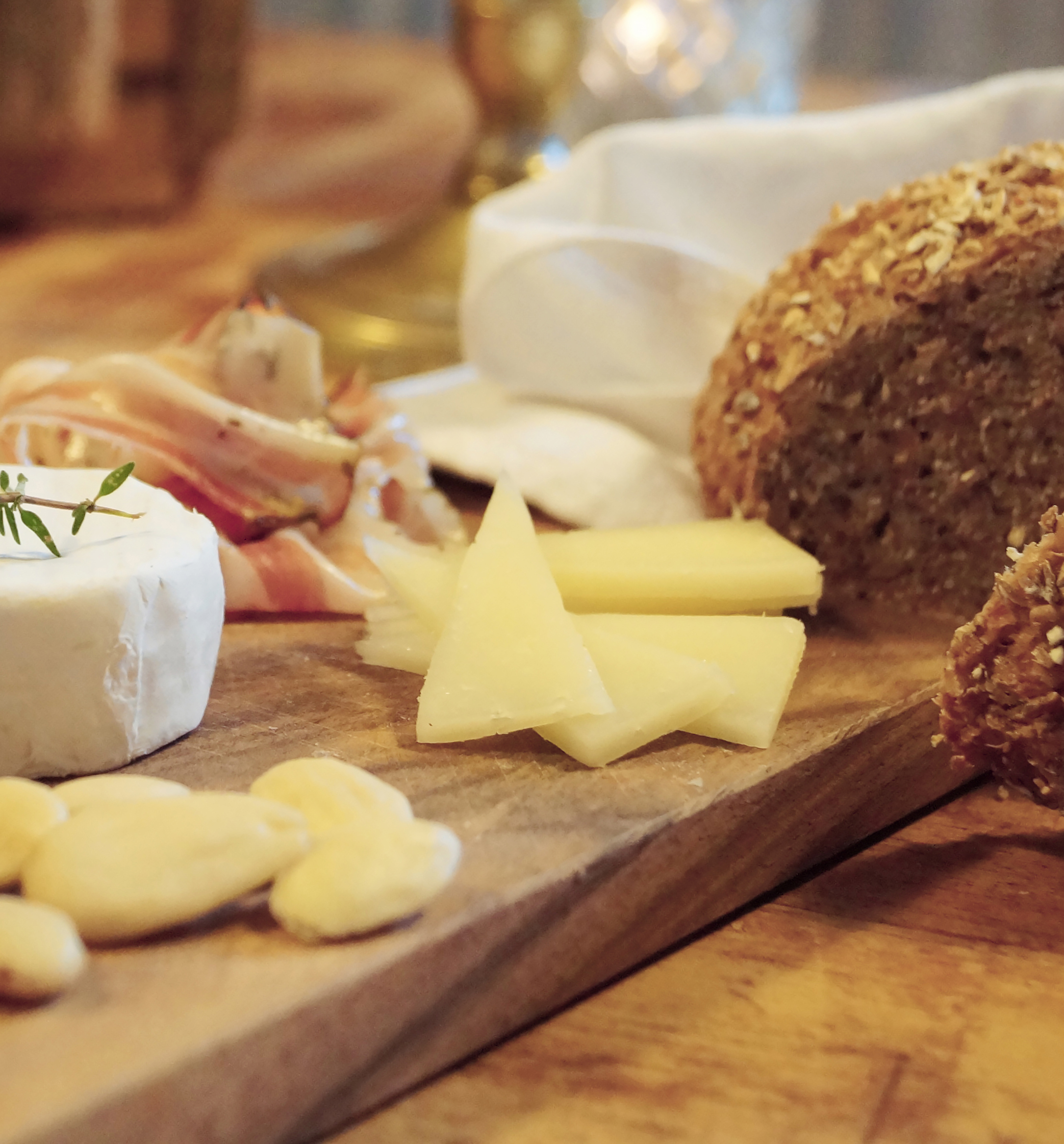 Käseplatte mit Brot